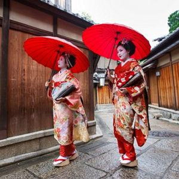 Honeymoon Gion District Geisha Tour