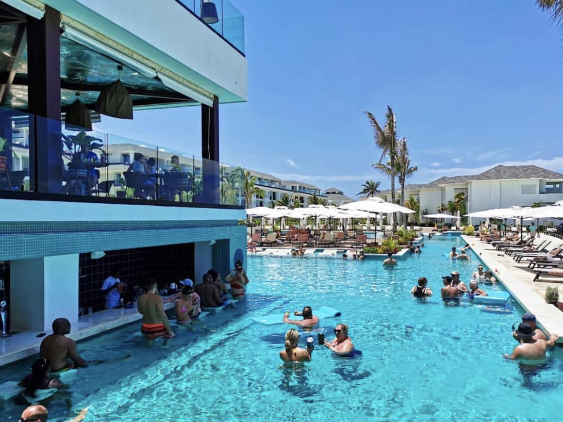 Unlimted Drinks at the Swim-Up Bar