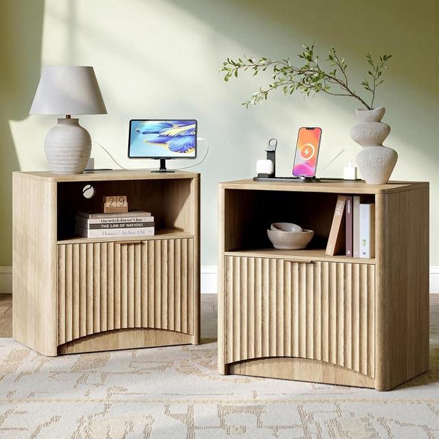 Evermagin Fluted Nightstand Set of 2 with Charging Station, Natural Oak Bedside Table with Drawer and Storage, Wood End Table Mid Century Modern, Large Night Stand for Bedroom