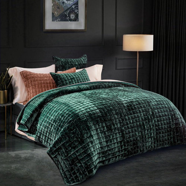 RECYCO Luxury Velvet Quilt Queen Size, Ultra Soft Velvet Bedding Sets, Lightweight Quilted Velvet Comforter Set, Channel Stitch Oversized Bedspread Coverlet with 2 Pillow Shams, Emerald Green