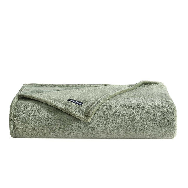 Nautica - King Blanket, Soft Plush Fleece Bedding, Ideal for Bed or Couch, Oeko-Tex Certified (Solid Green)