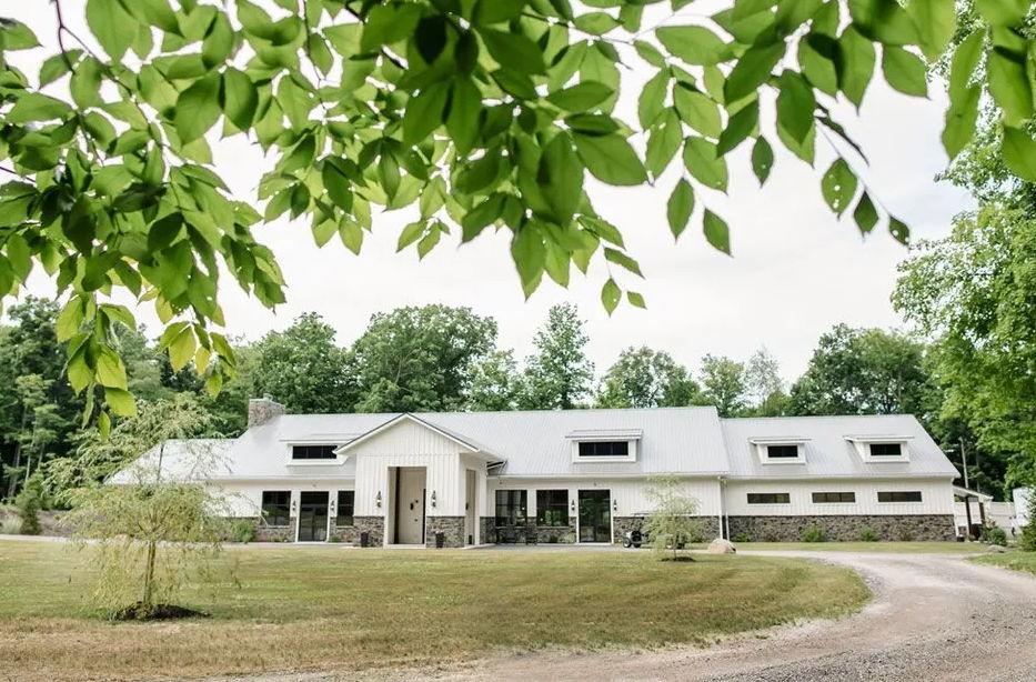 The Wedding Website of Emma Lindsey and Isaac Johnson