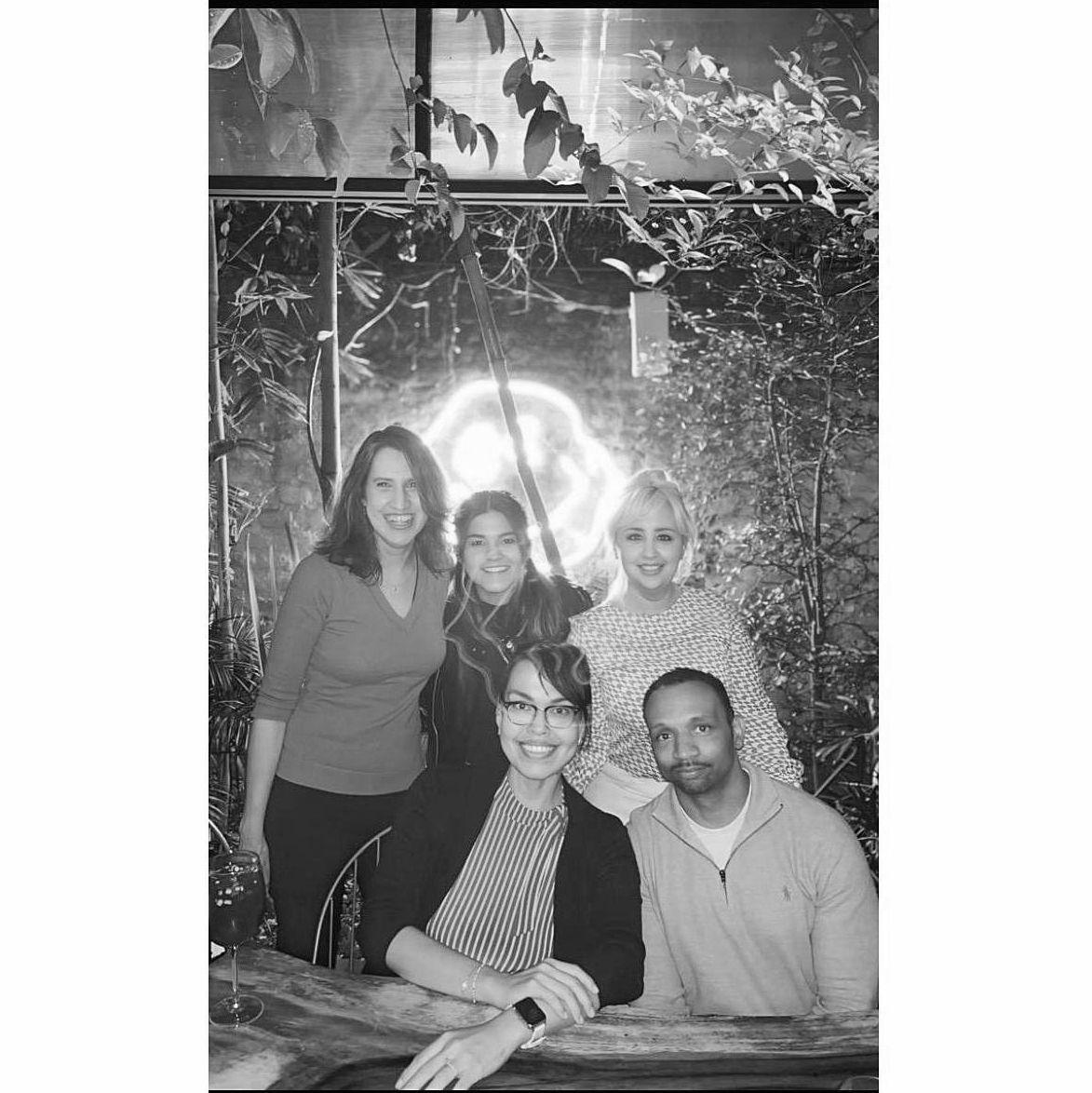 Salida con amigos en GDL.  Night out with friends in GDL.
