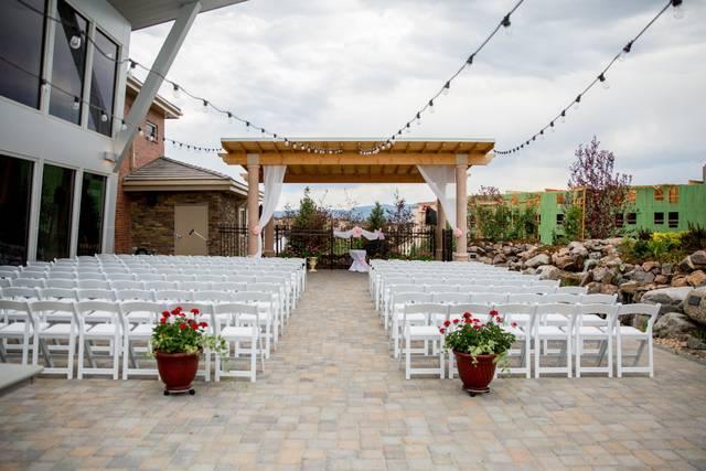 The Wedding Website of Rebecca Barnett and Hunter Boyd