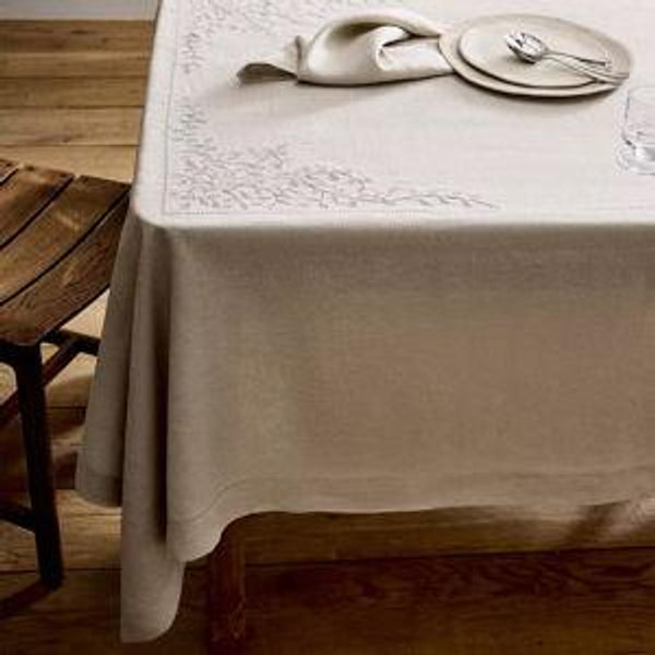 LINEN TABLECLOTH WITH FLORAL EMBROIDERY (6-8 guests)