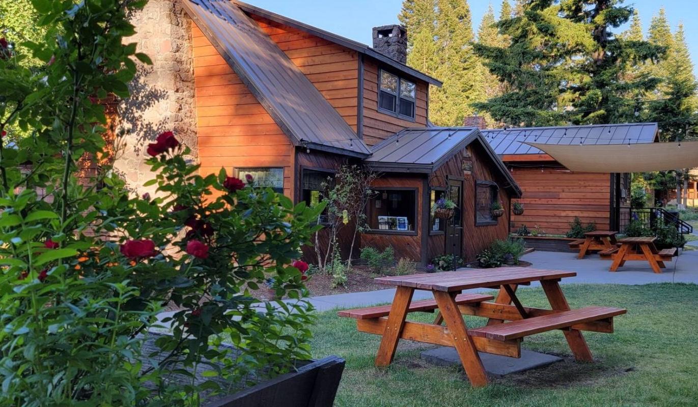 The Wedding Website of Shauna Peterson and James Geigle