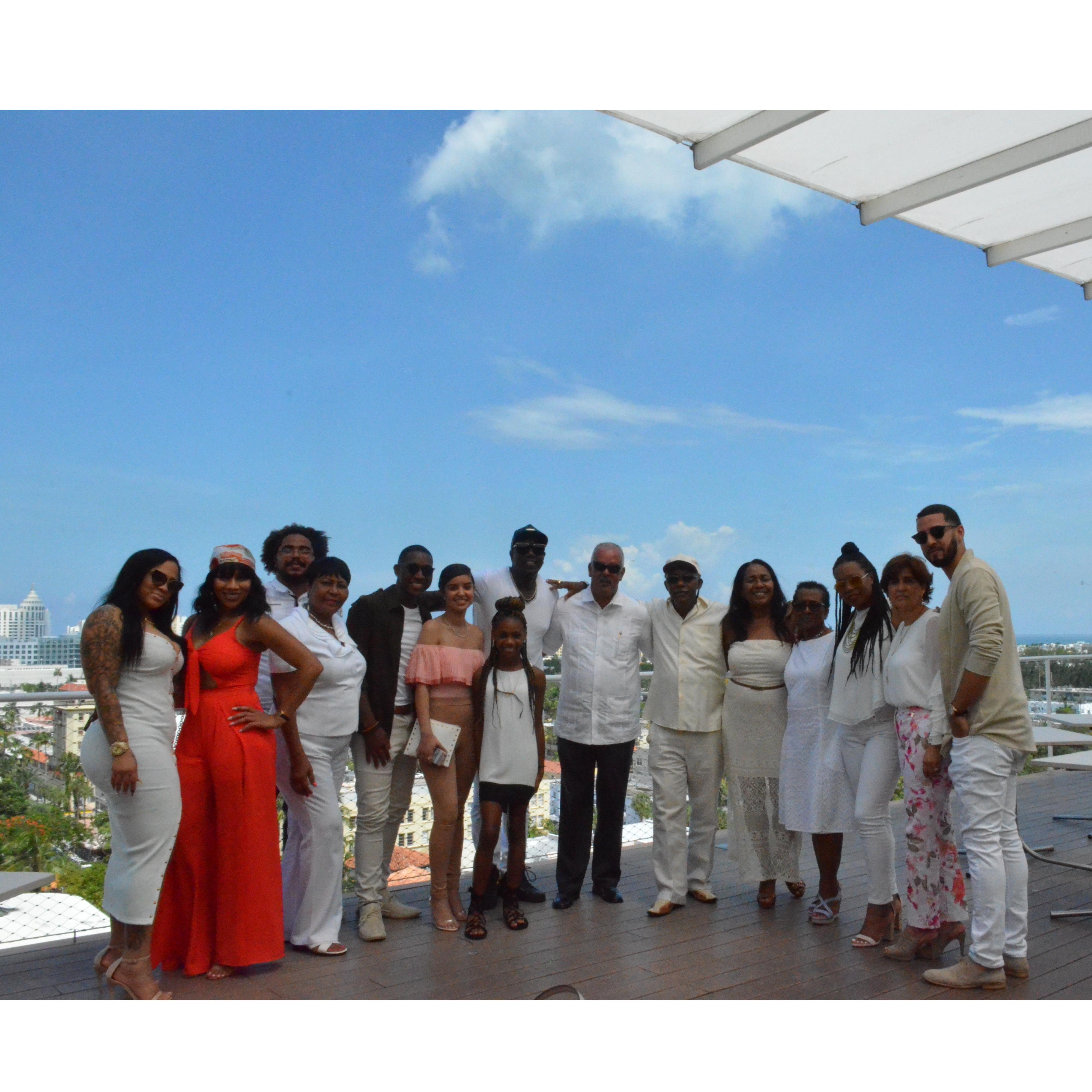 The entire family! Everyone looked great!