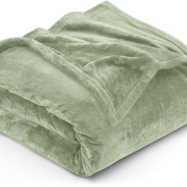 Utopia Bedding Fleece Blanket Queen Size Sage Green 300GSM Luxury Fuzzy Soft Anti-Static Microfiber Bed Blanket (90x90 Inch)