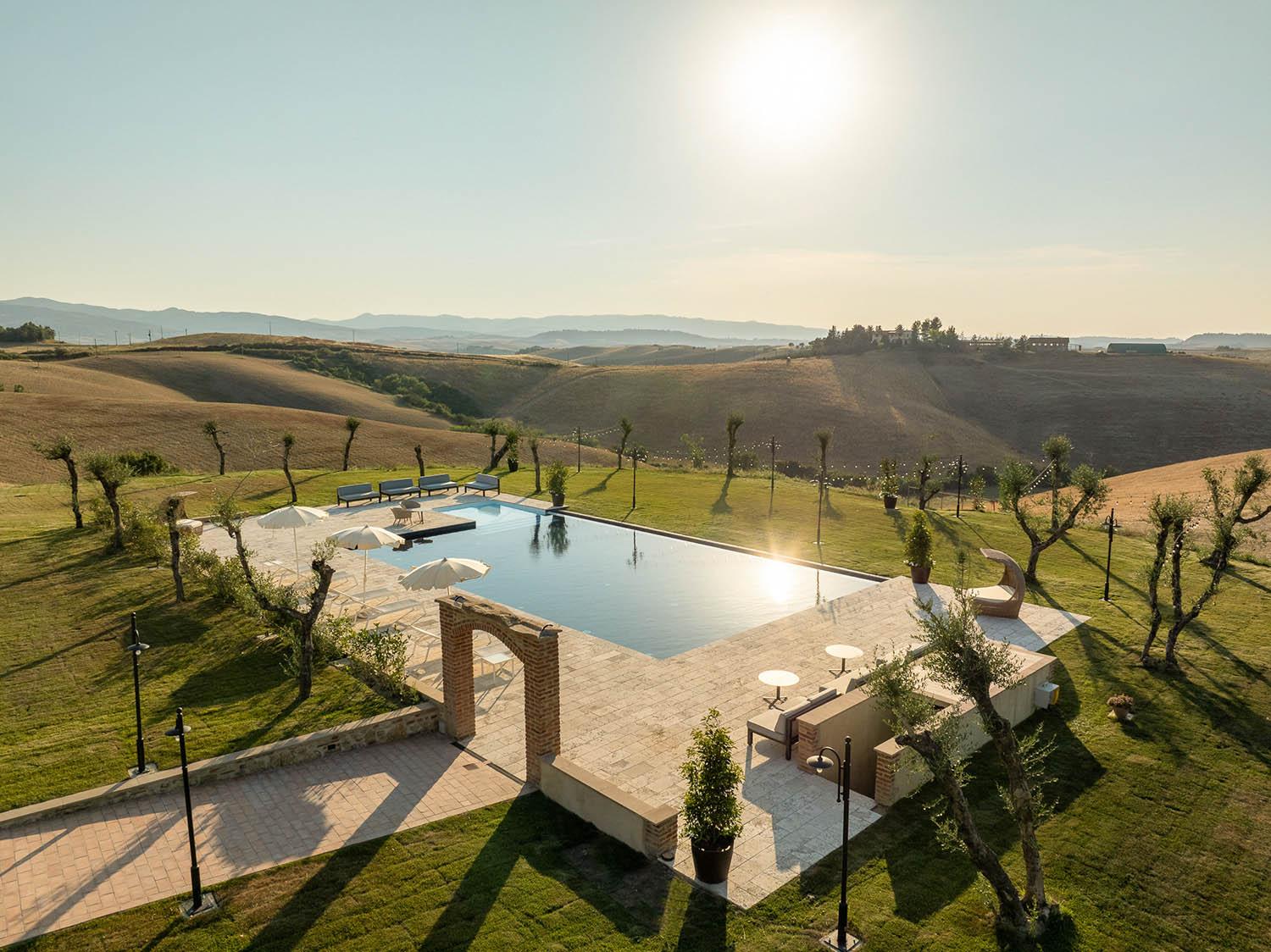 The Wedding Website of Susannah Bellamy and Louis Barr