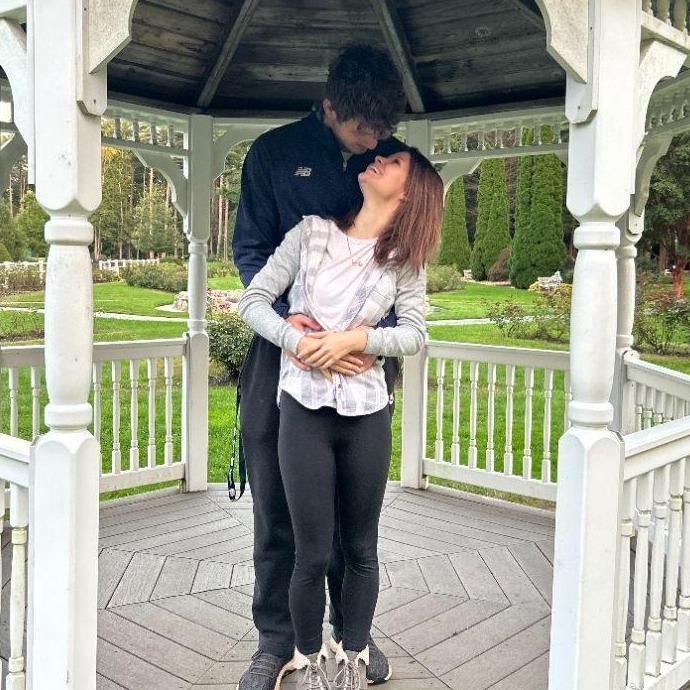 He knelt to the ground and pulled out a ring and said " Marry Me, Juliet, you'll never have to be alone, I love you and that's all I really know. I talked to your dad, go pick out a white dress. It's a love story, baby just say yes! "