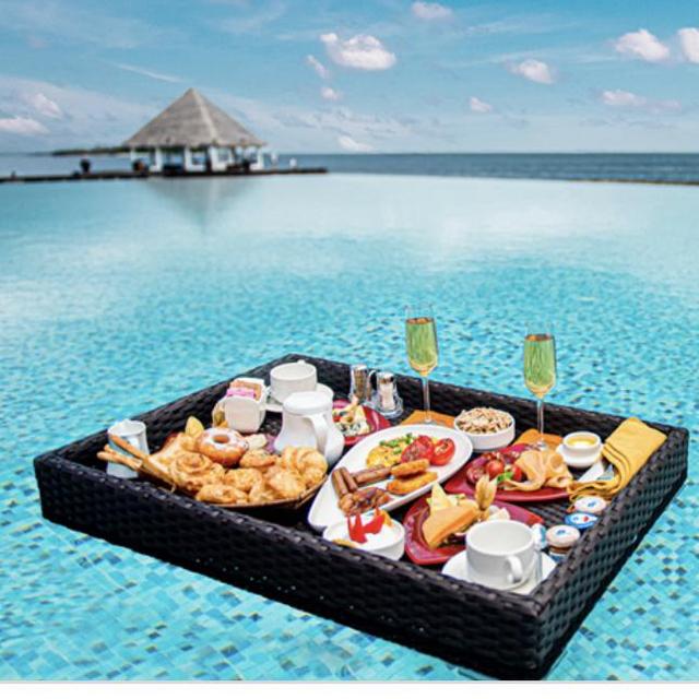 Floating breakfast in Maldives