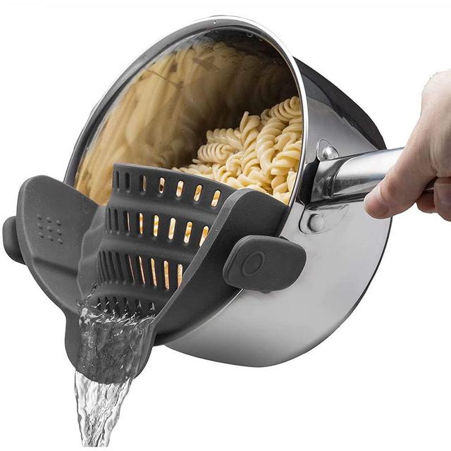 Clip on Strainer for Pots Pan Pasta Strainer, Silicone Food Strainer Hands-Free Pan Strainer, Clip-on Kitchen Food Strainer for Spaghetti, Pasta, Ground Beef Fits All Bowls and Pots - Black