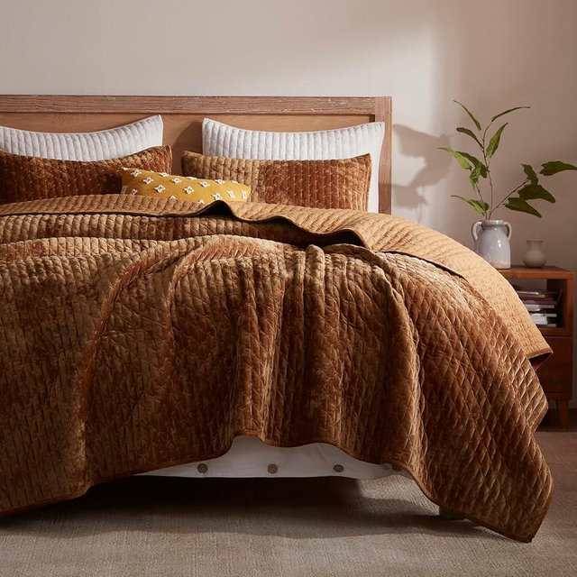 LEAONME Oversized King Quilt 120''x120'', Lightweight Carame Velvet Comforter Set with 2 Matching Shams, Soft Cross Stitch Bedspread Coverlet, Oversized King Bedding Set for All Season