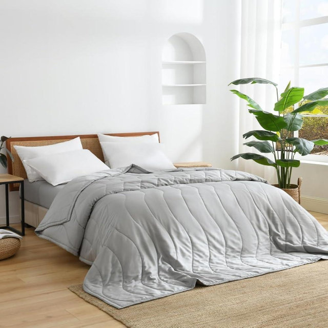 NATUREFIELD Cooling Blanket Queen Size, Bamboo Rayon Lightweight & Breathable Spring Summer Quilt, Silky Soft S-Shape Quilted Bedding, Machine Washable Comforter, 90" x 90" (Gray)