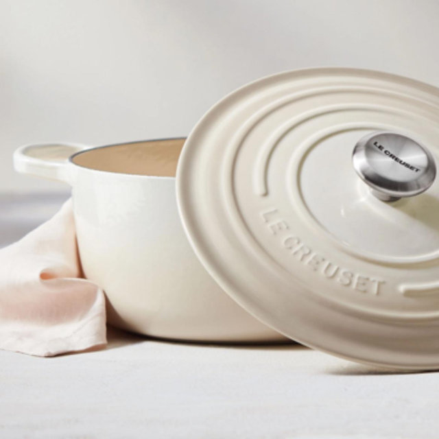 Le Creuset Signature Cast Iron 7.25-quart Meringue Round Dutch Oven