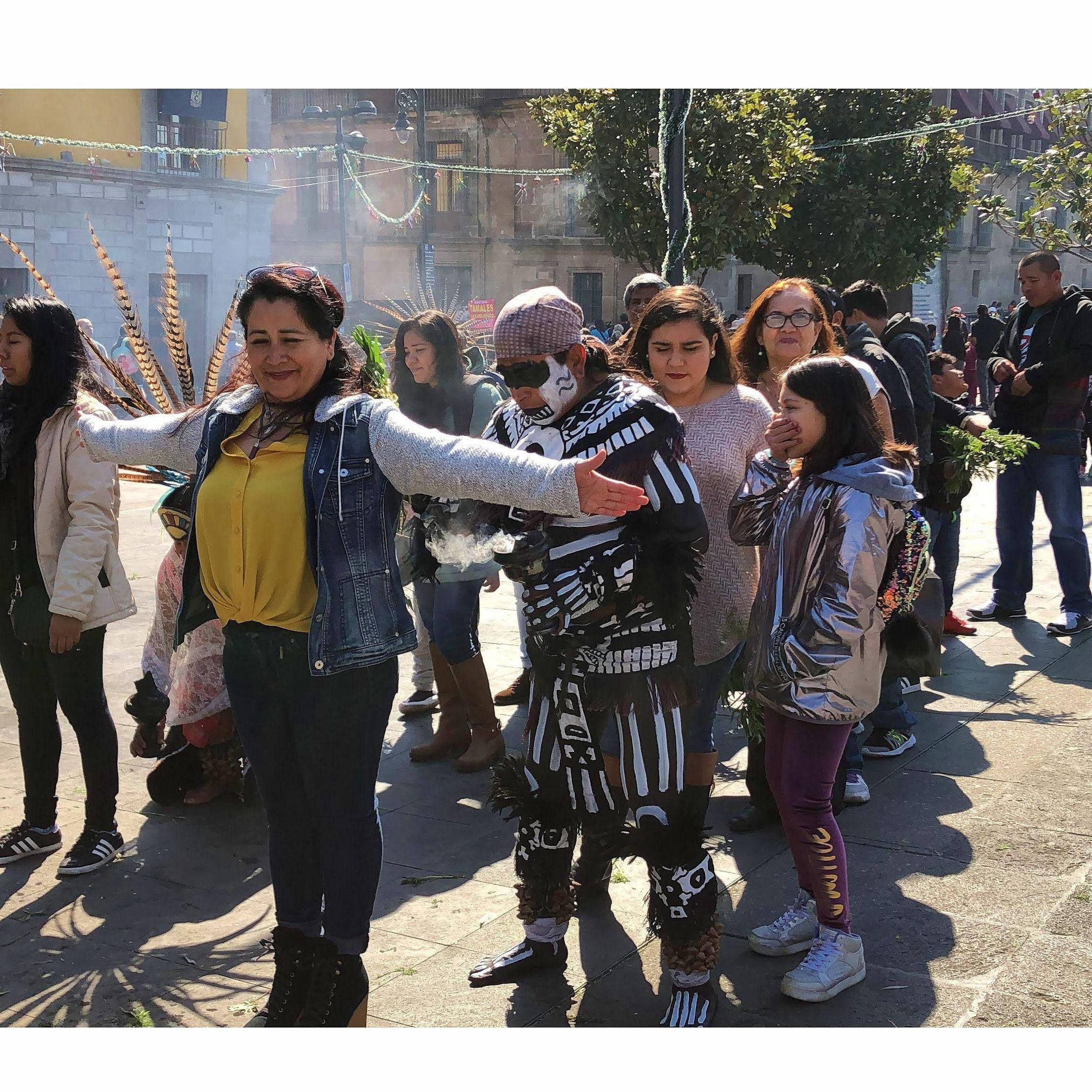 Una buena limpia espiritual. 
Zocalo de Cd de Mexico