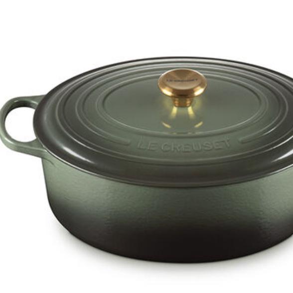 Signature Oval Dutch Oven in Thyme