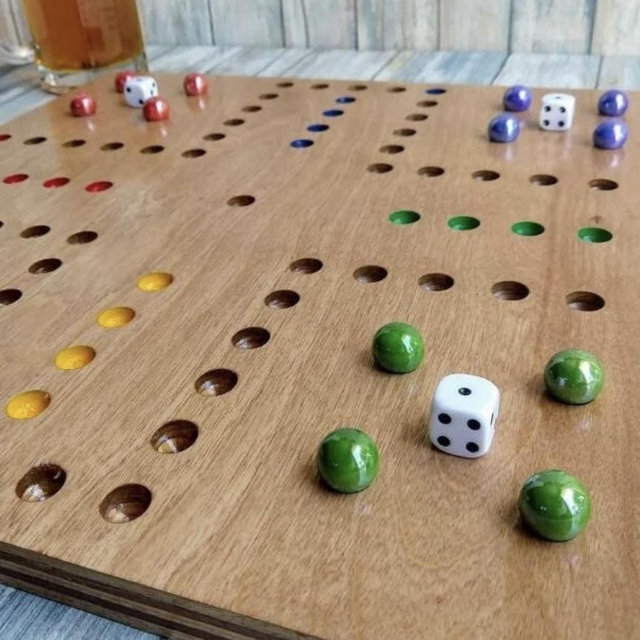 4 player Wahoo Board in Classic Chestnut