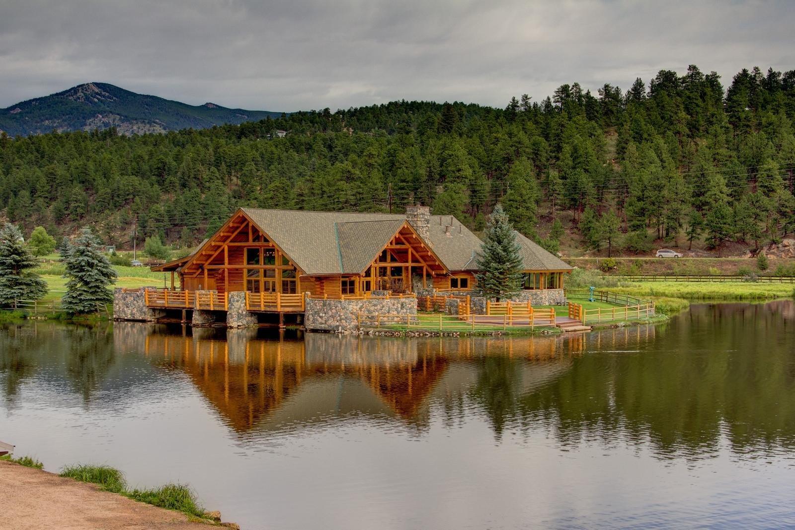 The Wedding Website of Amber Trimble and Barry Lervik