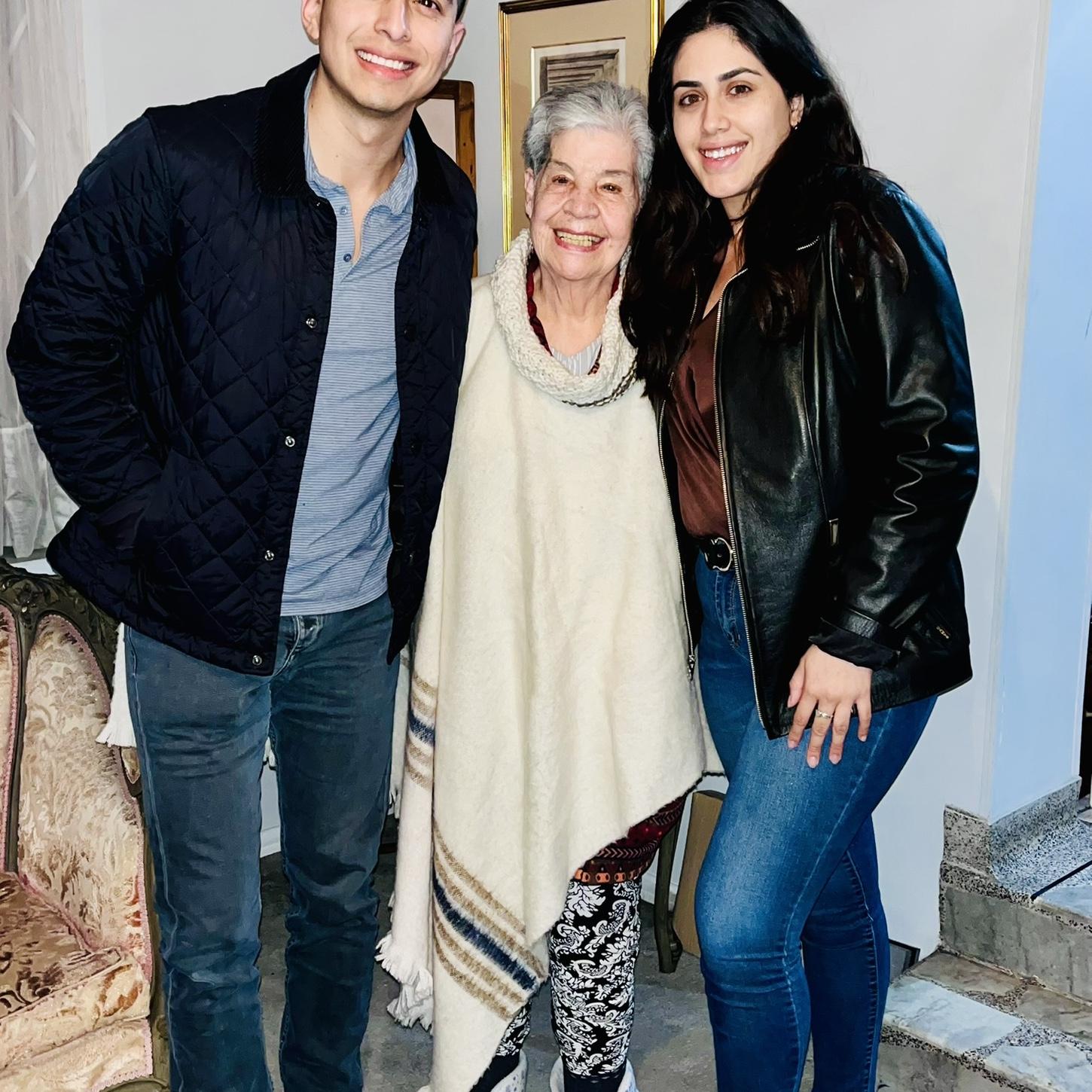 May 2022

José meeting my Grandmother for the first time in Bogotá 🥰

José conociendo a mi abuela por la primera vez en Bogotá!