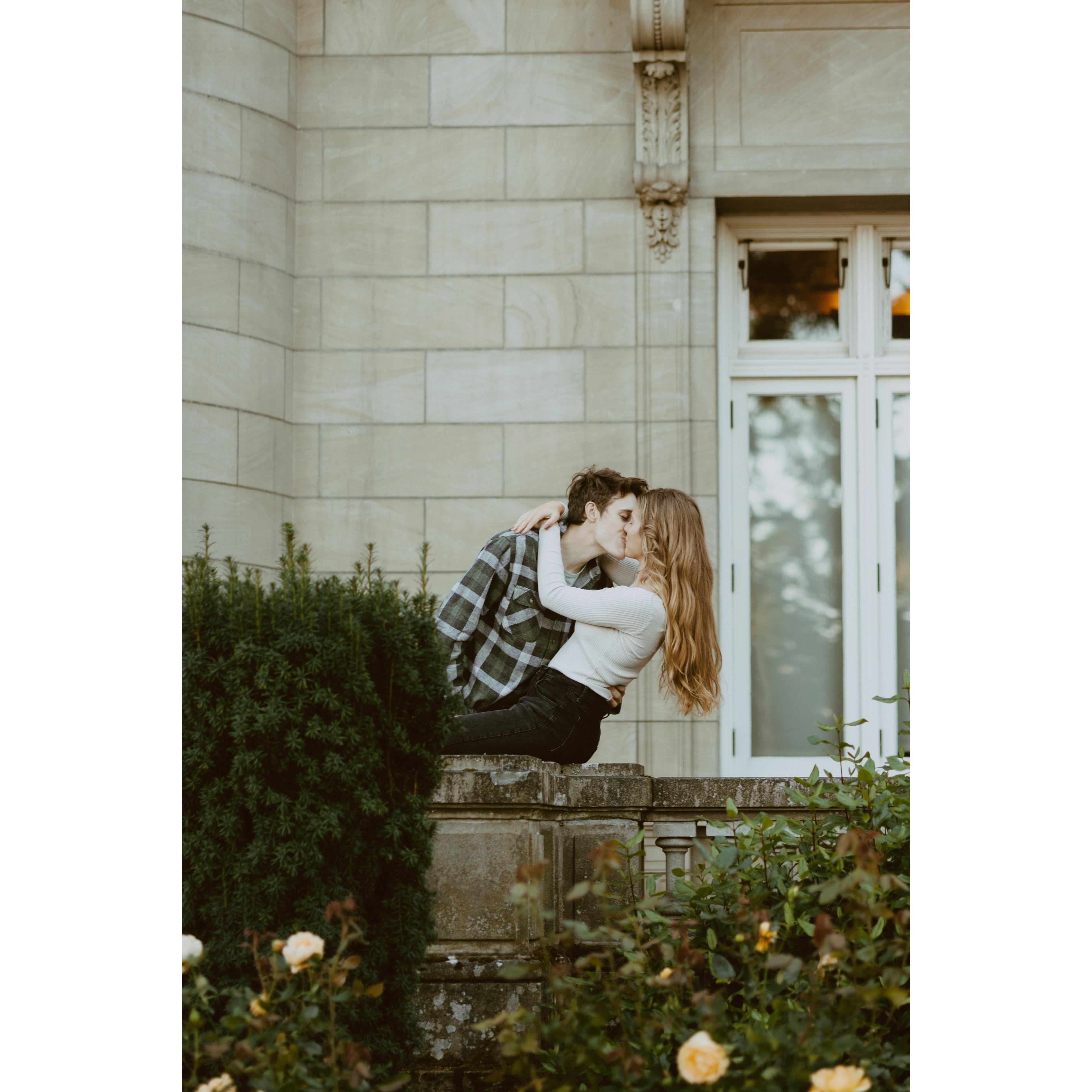 Engagement photos in Oregon