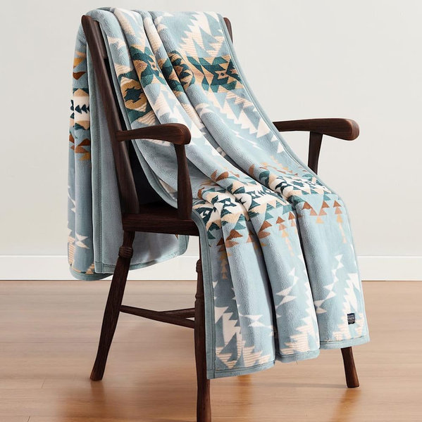 PLUSH REVERSIBLE THROW