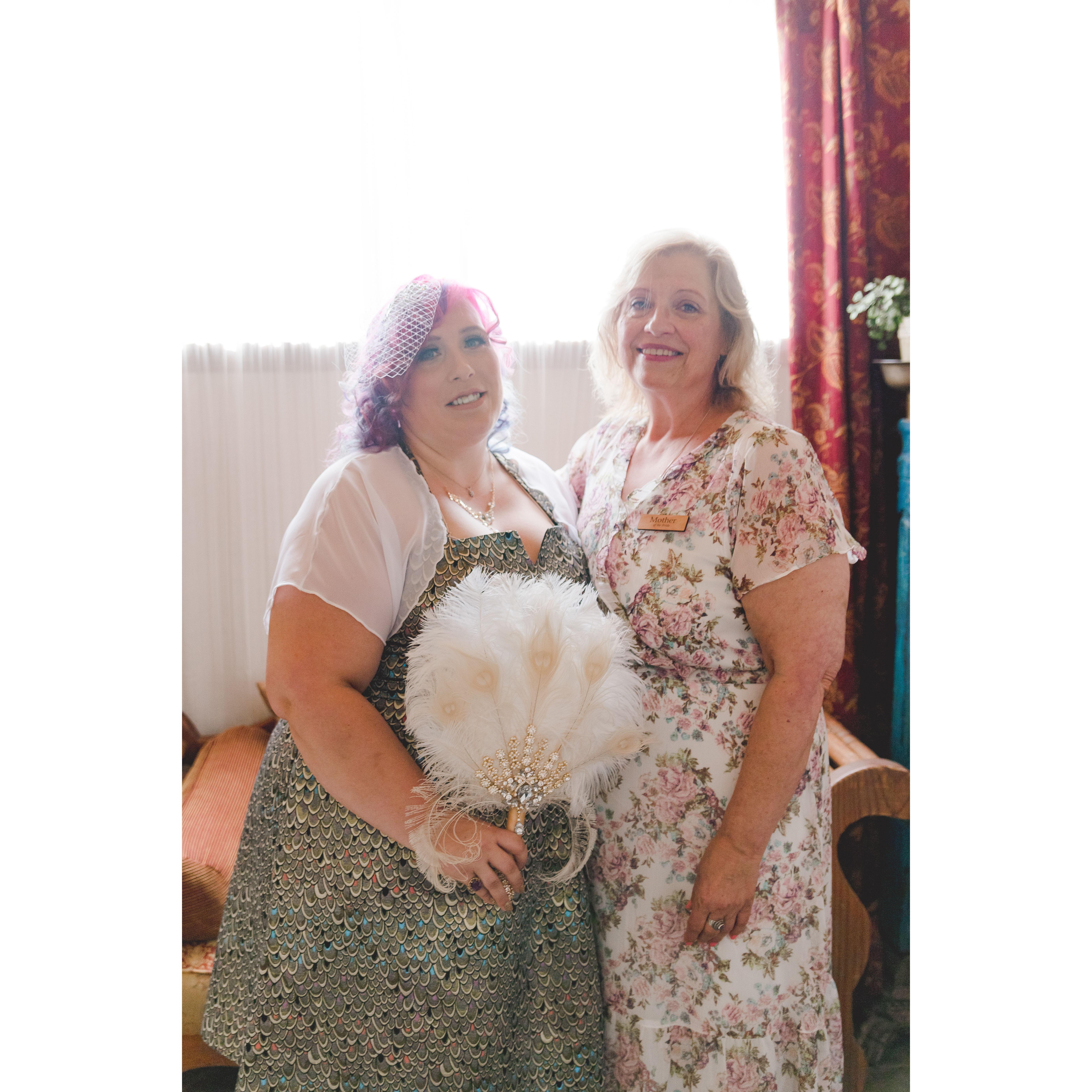 Lauren and Mom in the Bride's room.