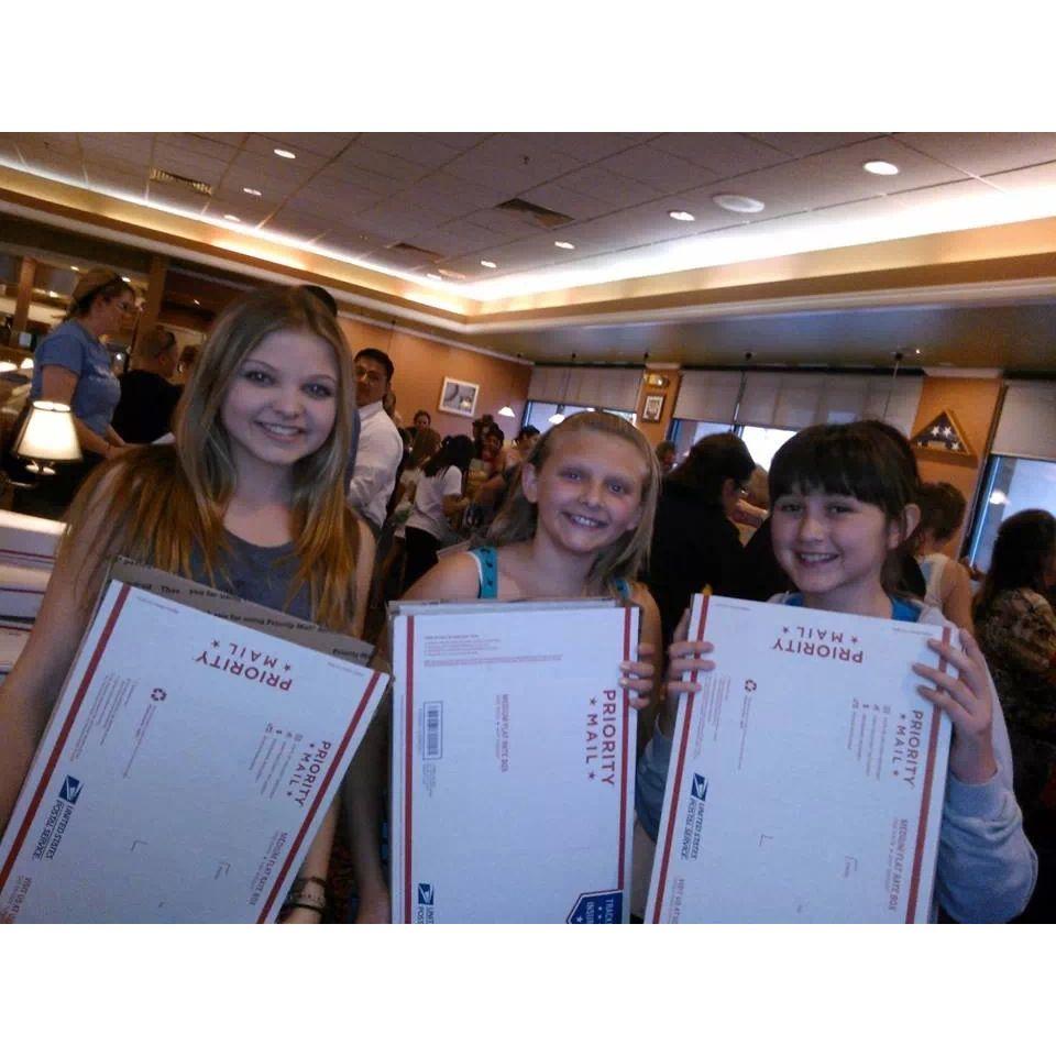 Charity work with Sissy & Anissa!