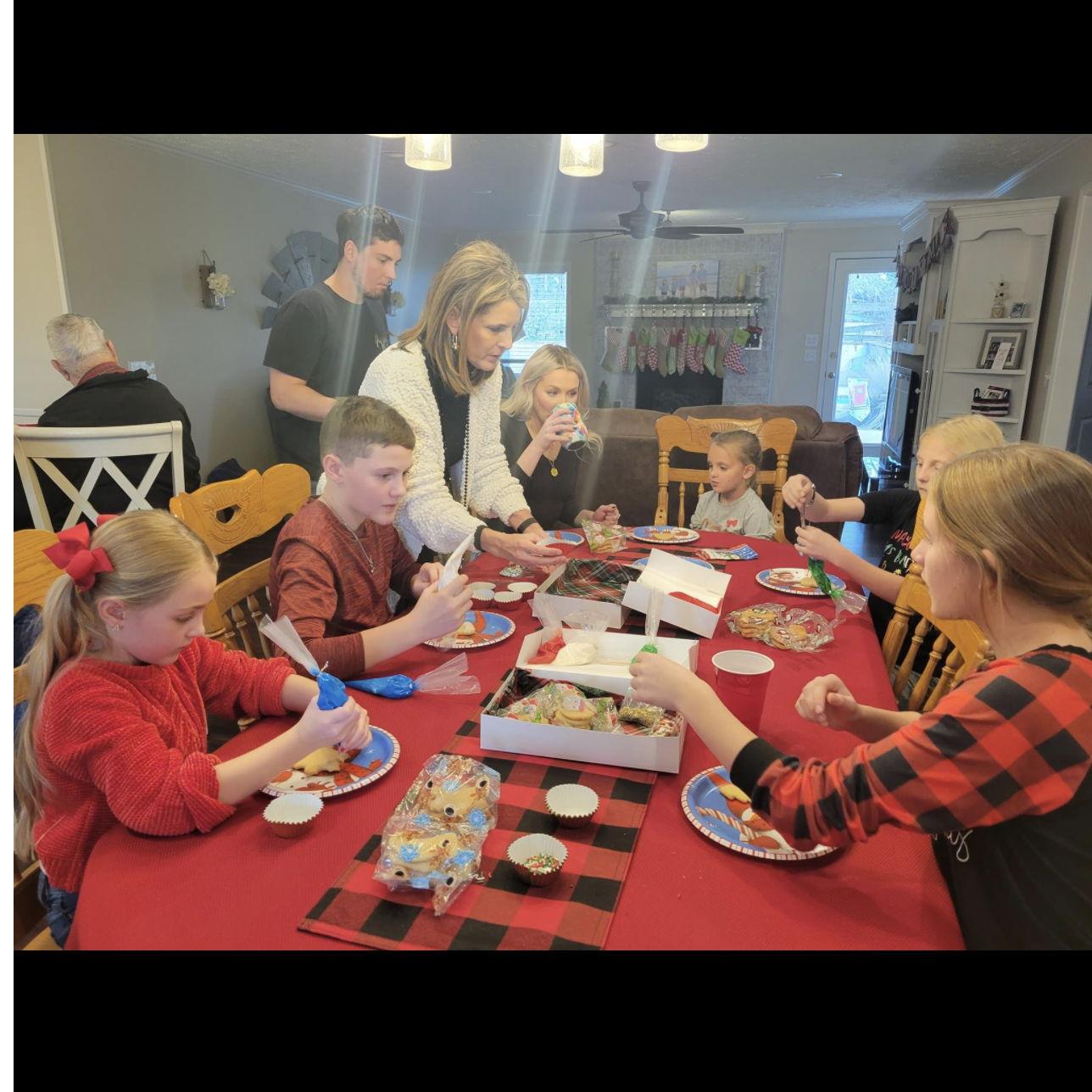 Decorating Christmas cookies