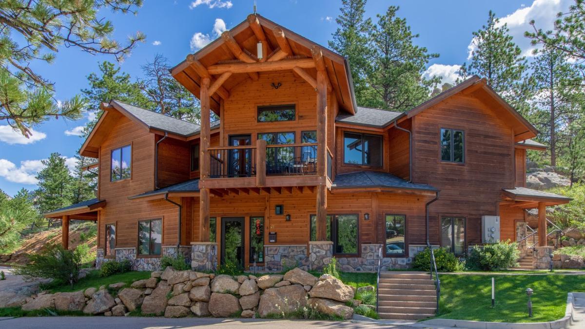 The Wedding Website of Tiara Tambunan and Ryan August