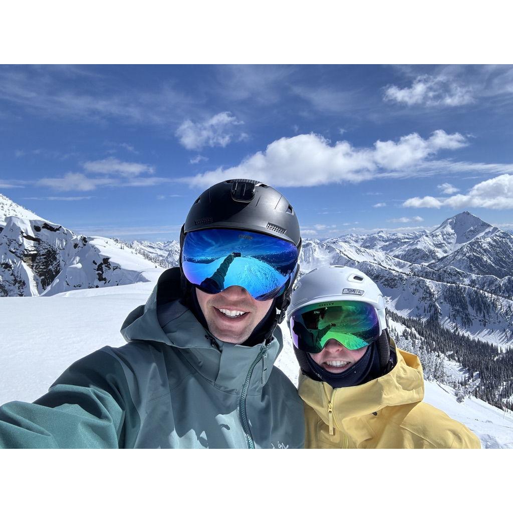 On top of the world at Revelstoke Mountain Resort! ❄️🏔️