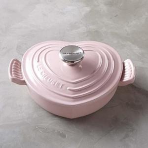 Le Creuset Cast-Iron Heart-Shaped Dutch Oven, Pink