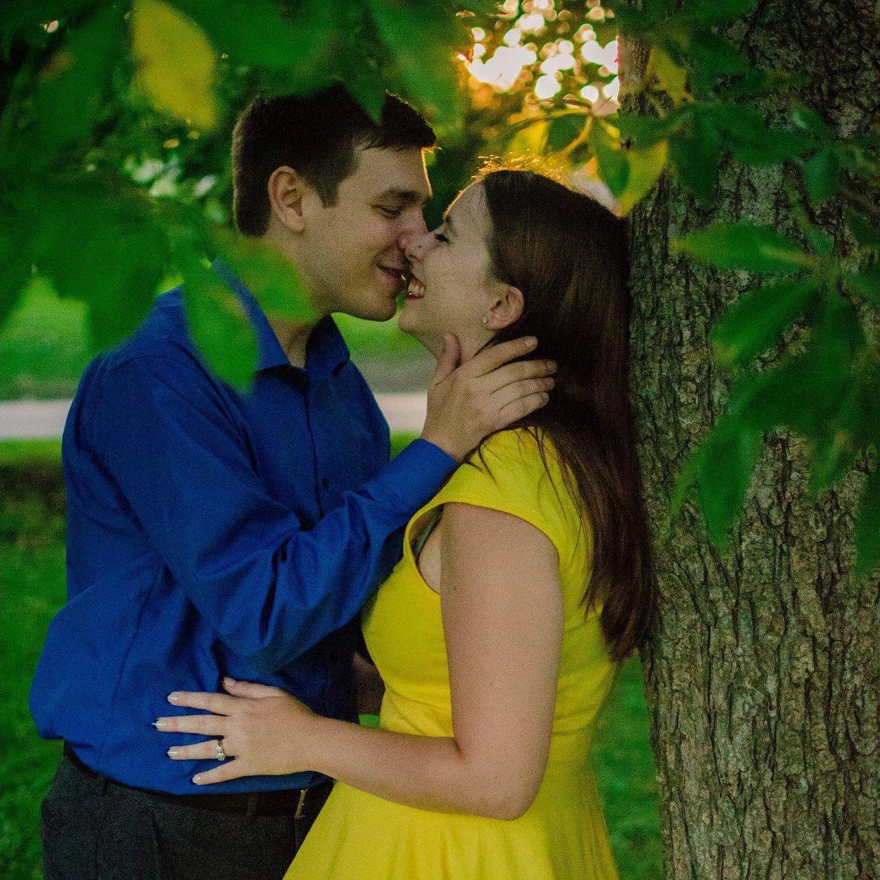 Engagement photos.
Beauty and the Beast inspired.

Photos by Olivia Logan Photography.