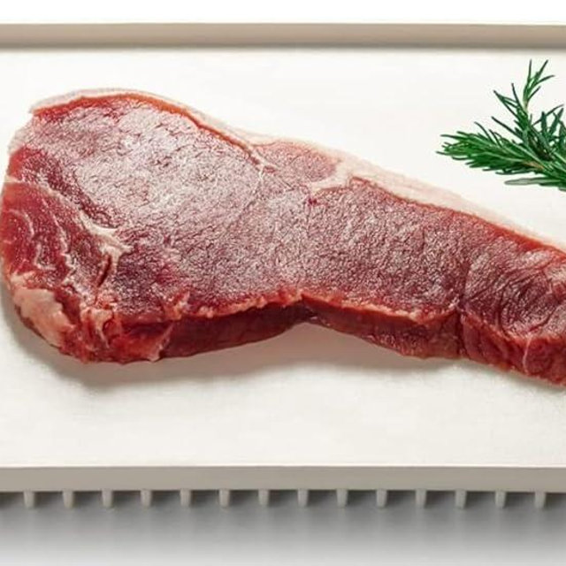 Aluminum Defrosting Tray for Frozen Meat, Rapid Thawing Plate for Steak, Fish, Chicken, Pork, Seafood – Fast Defrost Board with Natural Finish, Eco-Friendly and Reusable