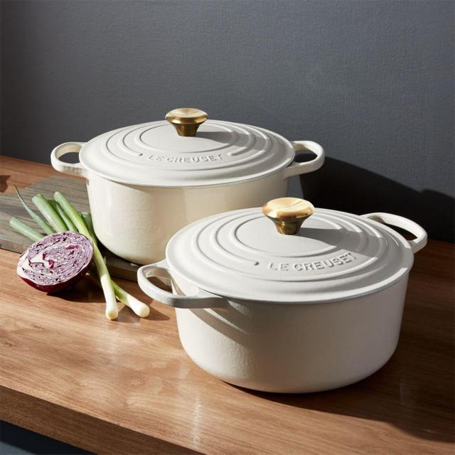 Le Creuset ® Signature 5.5 qt. Round Cream Dutch Oven with Lid