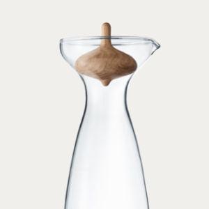 ALFREDO carafe 1L in glass with carved oak stopper | Georg Jensen
