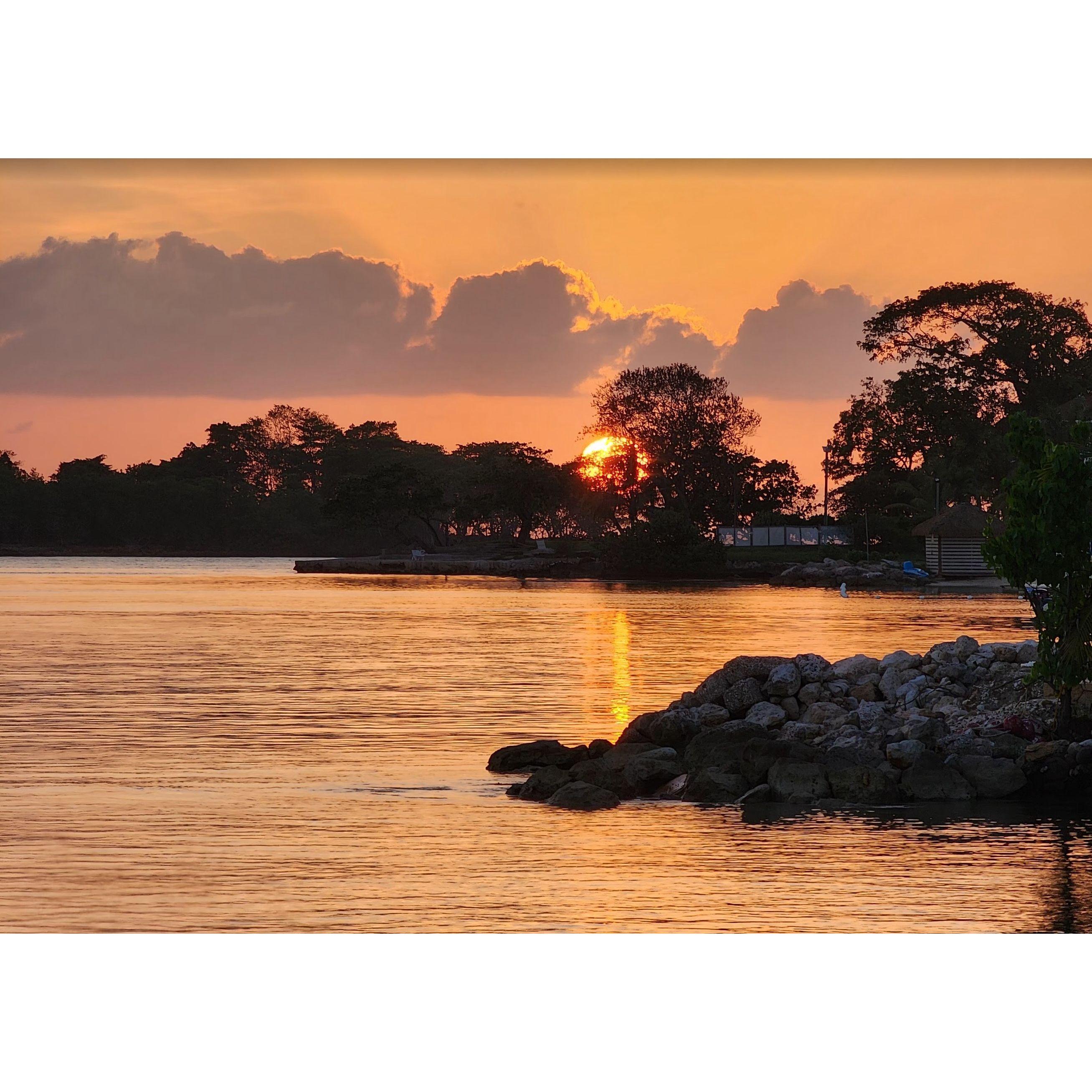 Jamaican sunsets: proof that the most beautiful things in life can’t be planned — they’re simply meant to be felt.