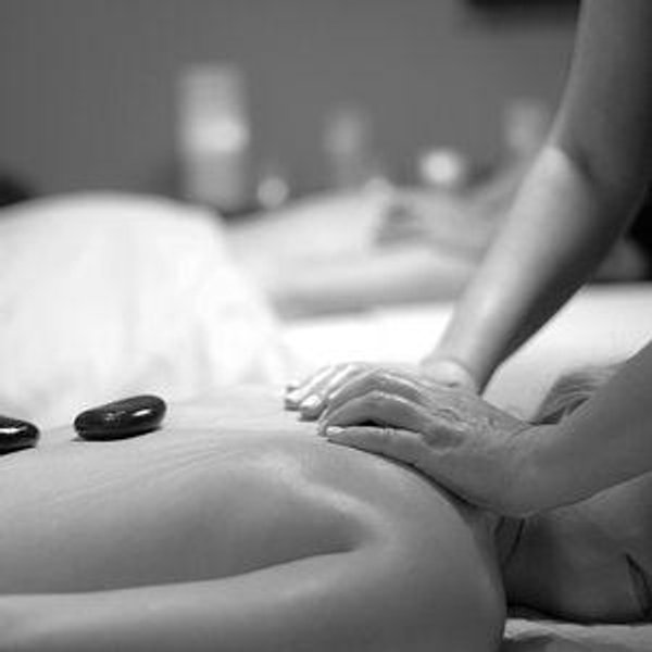 60-Minute Couples Massage