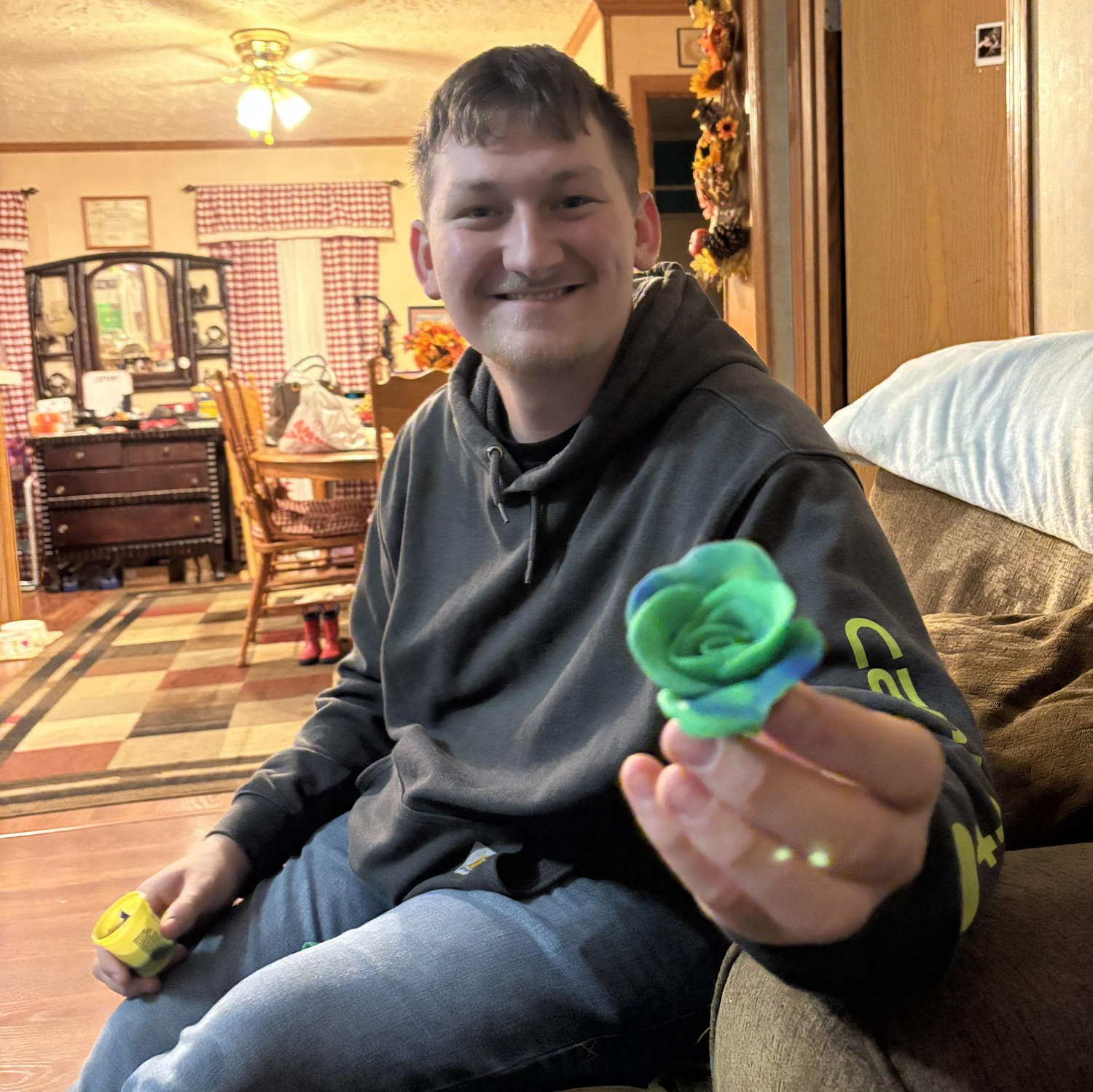 Since he always buys the flowers it's only fair she makes him one!