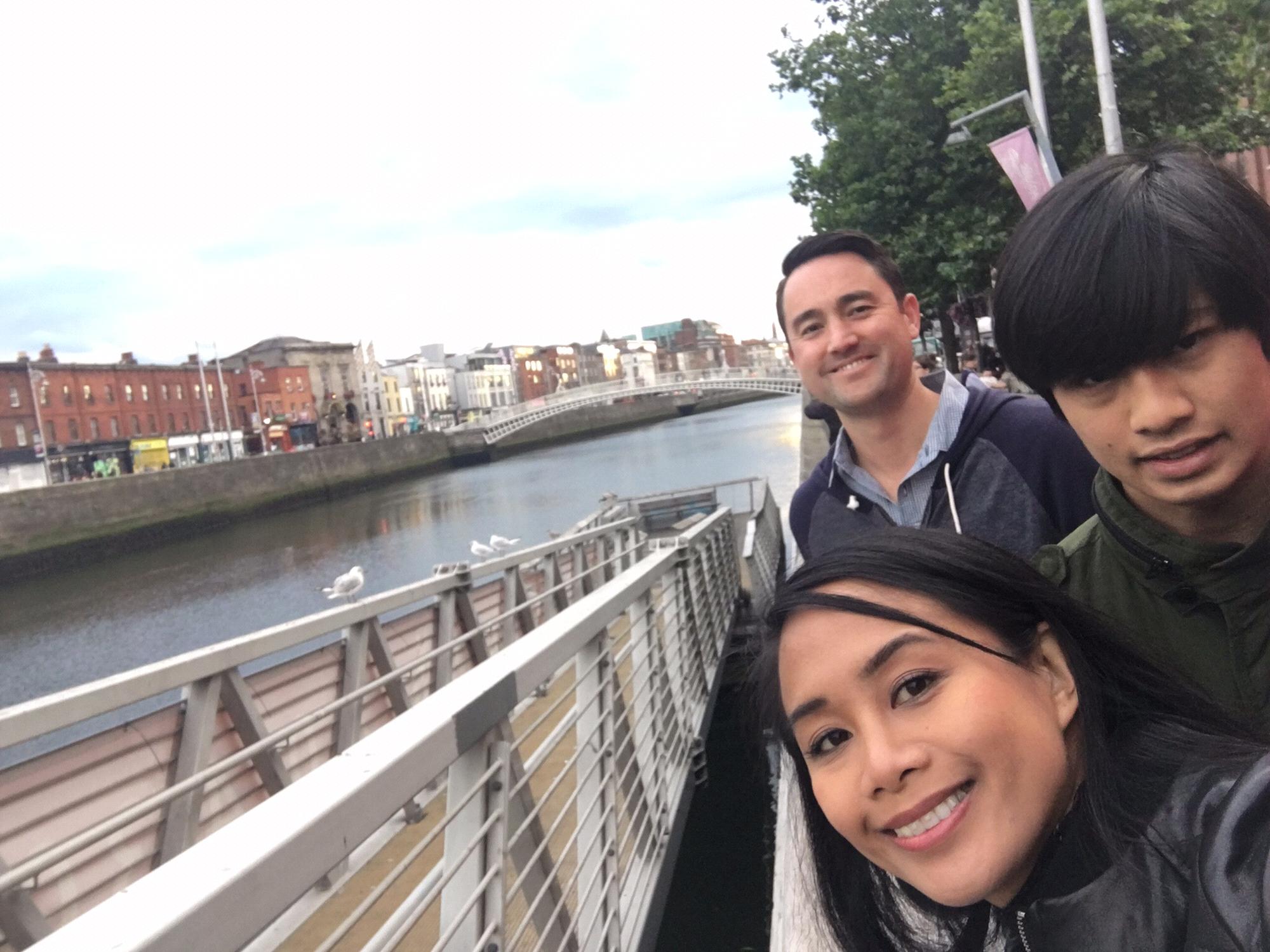 Ha'penny Bridge over River Liffey in Dublin, Ireland