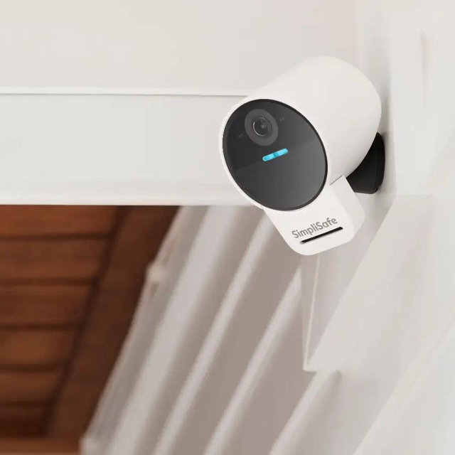Outdoor Security Camera Series 2 - SimpliSafe