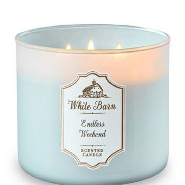 Bath and Body Works White Barn 3 Wick Scented Candle Endless Weekend 14.5 Ounce with Essential Oils