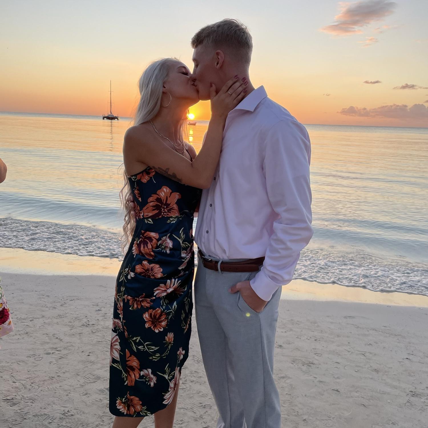 December 2022: Morgan and Jerome's beautiful beach wedding in Jamaica!