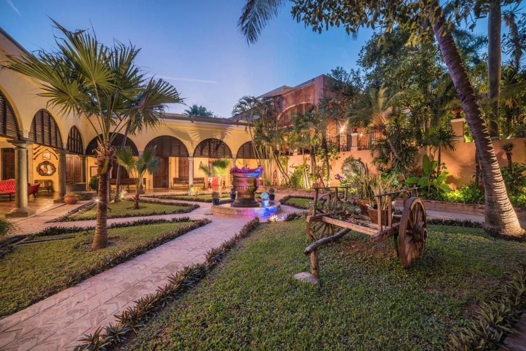 The Wedding Website of Laura Castañeda and Ray Castellanos