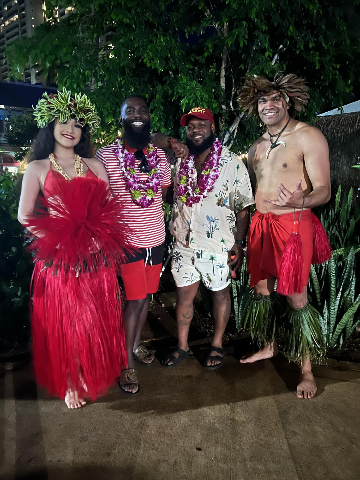 Honeymoon. (Honolulu, 2022)