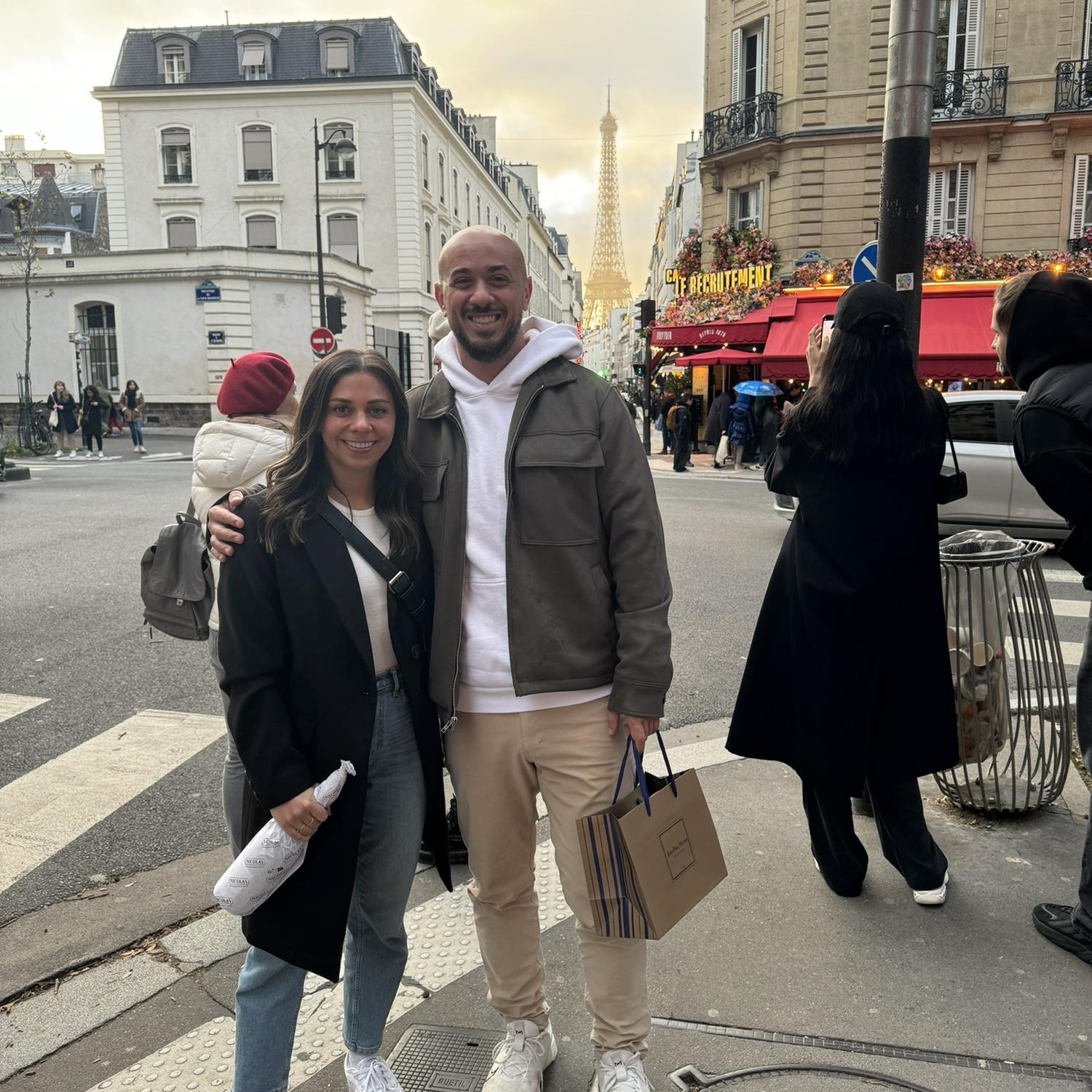The streets of Paris with wine and cheese in tow 🧀🍷