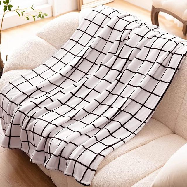 Bertte Fleece Throw Blanket Super Soft Cozy Warm Lightweight Throw for Sofa Couch Luxury Decorative Velvet Pattern Bed Blanket, 60"x80", Black and White