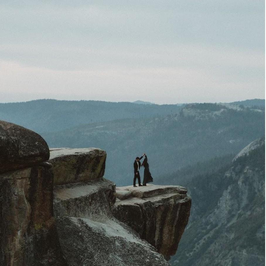 Engagement photos in Yosemite