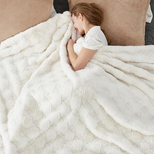 Cozy Bliss Faux Fur Throw Blanket for Couch - Ultra Soft Checkered Fuzzy Cozy Throw Gift Blankets for Women,Cream White Boho Blanket for Sofa Bedroom Living Room.60 * 80 Inches