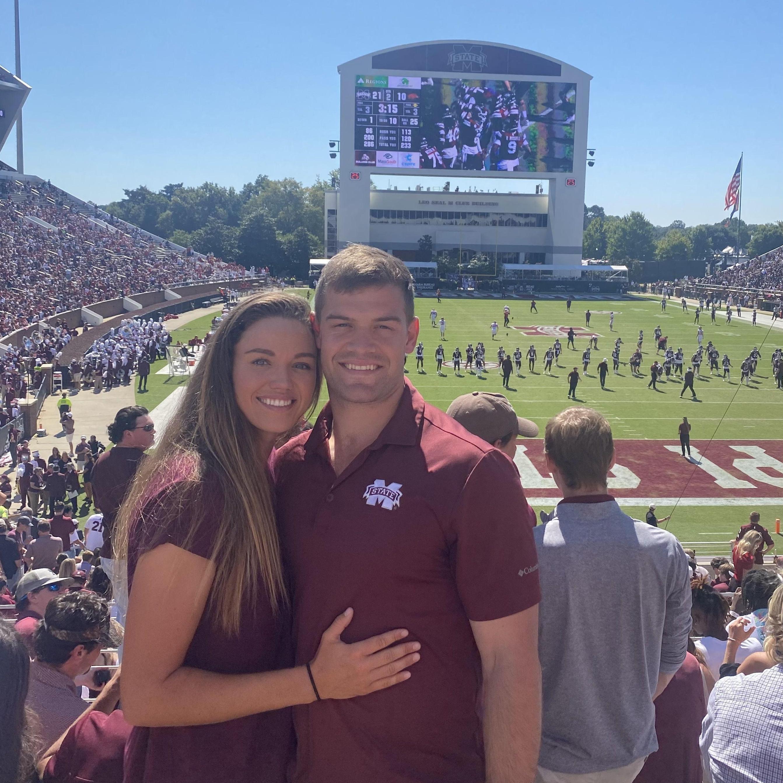Maroon! White! Fight, fight fight!